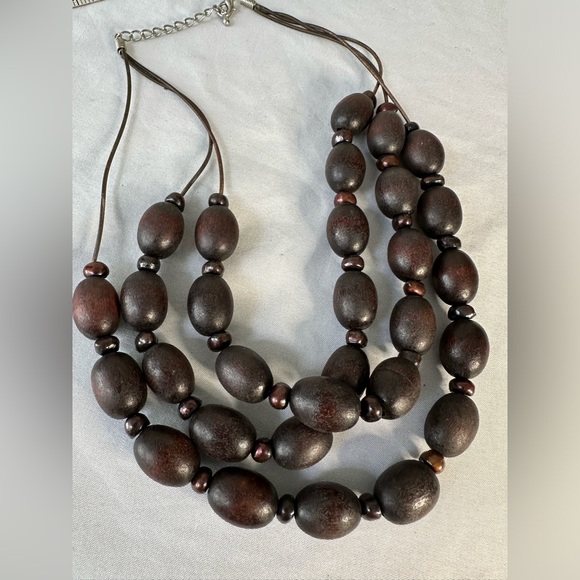 Triple strand dark brown wood bead necklace - Picture 4 of 4